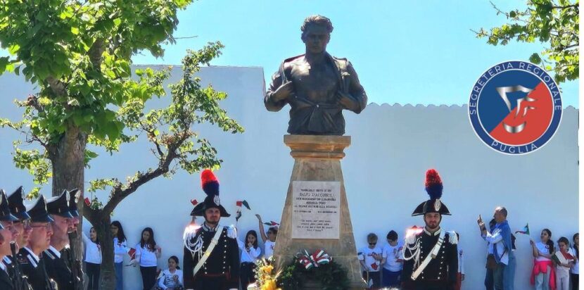 Lintotalzione-della-Piazza-e-il-monumento-finemente-restaurato-in-onore-dellEroe-Salvo-DAcquisto-M.O.V.M.j